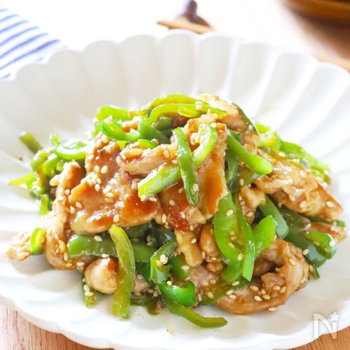 10分完成！ご飯が進む♪【豚こまとピーマンのごま甘酢炒め】