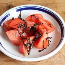 簡単・1分副菜♪塩昆布トマト 
