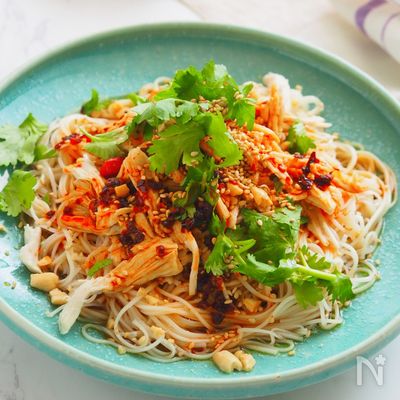 自慢のやみつきだれで食べる♪レンジで簡単『よだれ鶏そうめん』