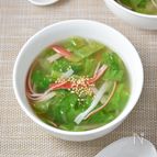 シャキシャキ食感【レタスとカニカマのスープ】