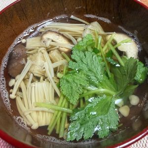 ゆっこの作ってみた!投稿(白だしで簡単！舞茸と三つ葉のすまし汁)