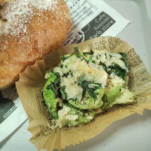 M＊Pの作ってみた!投稿(10分以内の可愛いおかず🥑〈アボカドの大葉チーズ焼き〉)