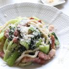 贅沢パルミジャーノのベーコンと青菜のアンチョビ焼うどん