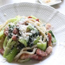 贅沢パルミジャーノのベーコンと青菜のアンチョビ焼うどん