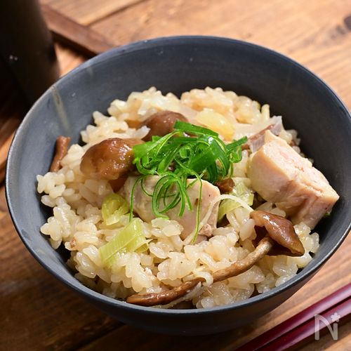 バターがっつり「なめこと鶏肉のバター釜飯」