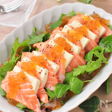 もっちり塩豆腐とサーモンのポン酢ジュレサラダ By とも花 レシピサイト Nadia ナディア プロの料理家のおいしいレシピ
