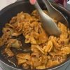 光の速さで米が消える。旨すぎる【ソース豚丼】の工程2
