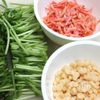 旨みたっぷり干しエビ＆天かすと豆苗の簡単和え物の工程1