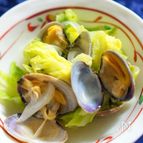 ストウブであさりと春キャベツの塩麹蒸し