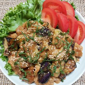 よっこの作ってみた!投稿(豚ナス味噌しょうが焼き【豚こま節約♪濃い味噌がたまらない！】)