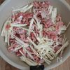 10分で爆速おかず【豚肉とえのきのガリバタ醤油炒め】コク旨♡の工程1