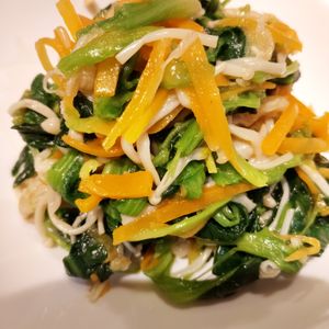 Shizuの作ってみた!投稿(焼肉屋さん風《小松菜とえのきと人参♡旨塩ナムル》)