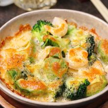 ごちそうつまみ♡【エビとブロッコリーとアボカドのチーズ焼き】