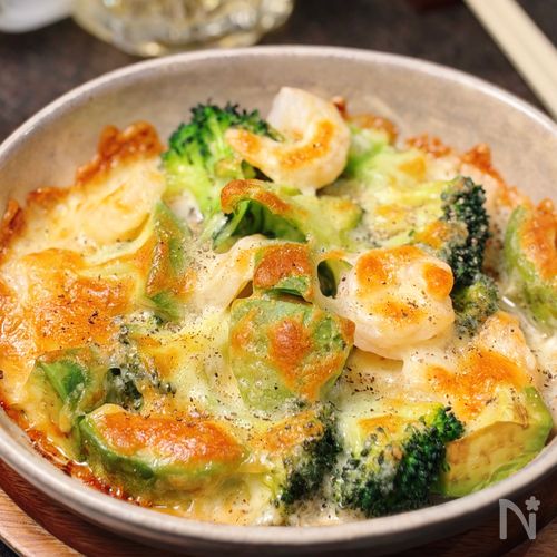 ごちそうつまみ♡【エビとブロッコリーとアボカドのチーズ焼き】