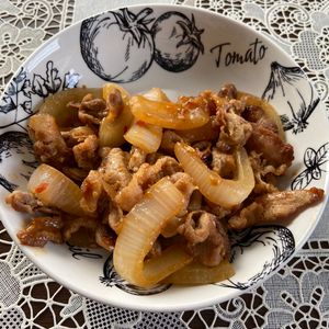 万福の作ってみた!投稿(【調味料3つ！味付け楽ちん♡】豚こま玉ねぎのピリ辛味噌炒め)