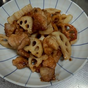 鶏皮坊主の作ってみた!投稿(　【噛むほど美味しい！】レンコンガリバタ炒め)