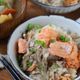 包丁不要で簡単！【秋鮭と舞茸の炊き込みご飯】