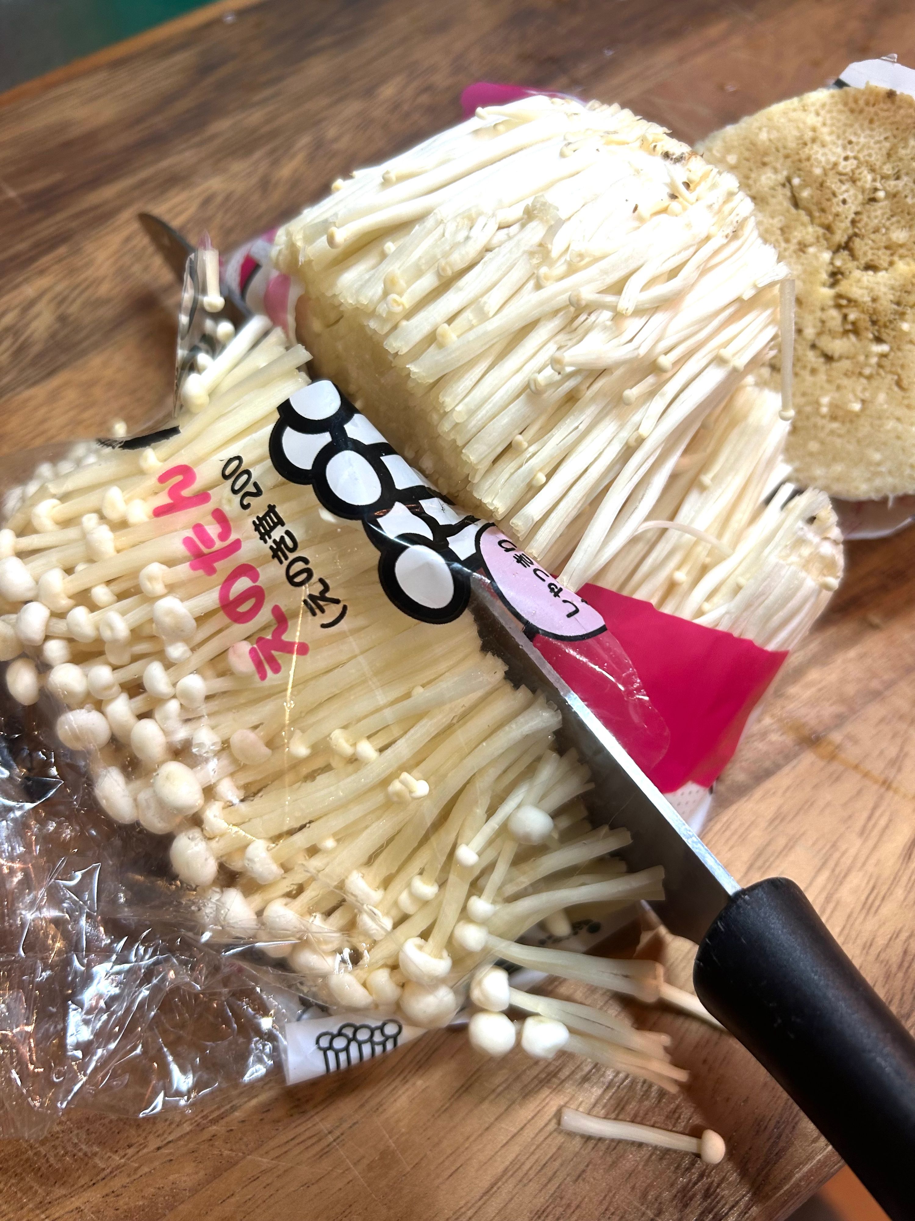 ごま油香る やみつき卵黄えのき | レシピサイトNadia
