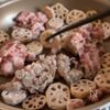カリッと食感が楽しい【豚こまと蓮根の甘辛炒め】の工程3