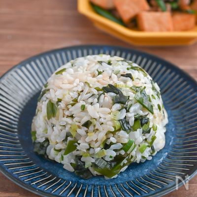 パパッと作れる♪わかめとしらすのチャーハン