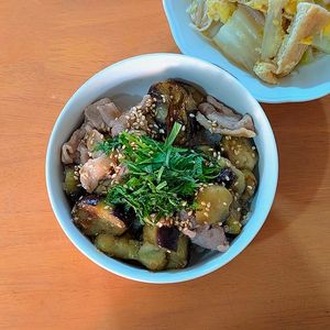 かおちゃんの作ってみた!投稿(甘辛ゴマだれ《とろとろ茄子たっぷり♡豚丼》)