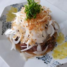 新玉ねぎと初がつおの梅肉和え