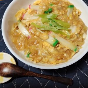 M＊Pの作ってみた!投稿(まるで天とじ丼＊かまぼこと玉ねぎのたまご丼)