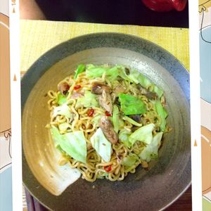 チョロリスの作ってみた!投稿(肉なし！ぱぱっと作れるサバ缶焼きそば)