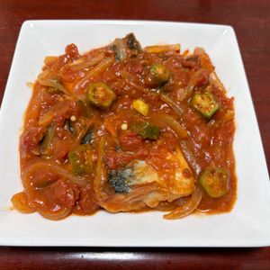 りんごの作ってみた!投稿(トマト缶でお手軽に♡簡単塩鯖のトマト煮込み)