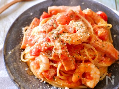 簡単お店クオリティ 海老とベーコンのトマトクリームパスタ レシピサイトnadia