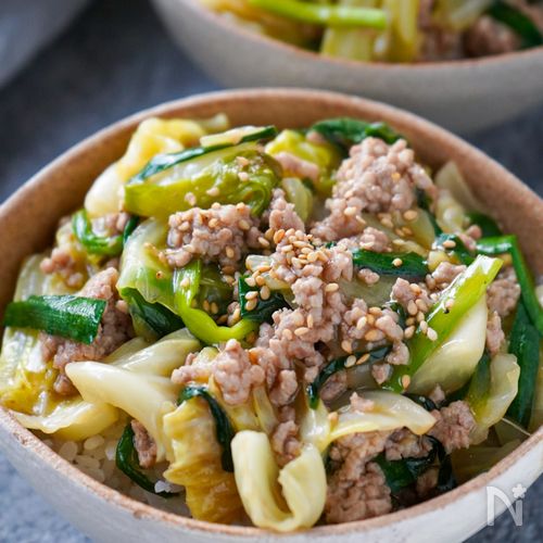 たっぷり野菜が美味♡『キャベツとニラのひき肉あんかけ丼』