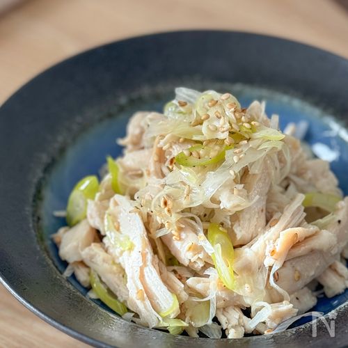 レンジで簡単！【鶏むね肉のネギ塩レモン】