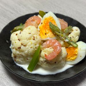 みーこの作ってみた!投稿(えびとカリフラワーと卵のごちそうサラダ＼パーティにも／)