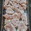 鶏むね肉とオクラのコク旨明太マヨ和えの工程3