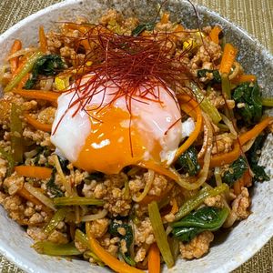 楽ラク手抜キッチン🐶🐾の作ってみた!投稿(100万再生！【ワンパンビビンバ丼】)