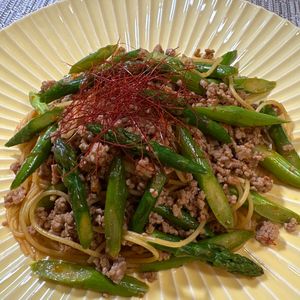 楽ラク手抜キッチン🐶🐾の作ってみた!投稿(疲労回復にも！【アスパラとひき肉のピリ辛スパゲッティ】)