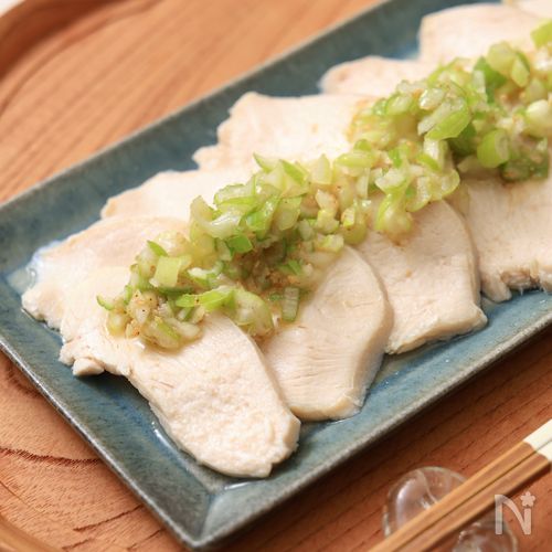 驚くほどジューシー［ゆでるだけ鶏］冷凍が賢い