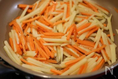 カラフルじゃがいもきんぴら お弁当やあと一品にも By Nami レシピサイト Nadia ナディア プロの料理家のおいしいレシピ カラフルじゃがいもきんぴら お弁当やあと一品にも By Nami レシピサイト Nadia ナディア プロの料理家のおいしいレシピ