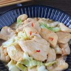 ご飯が止まらない♪柔らか鶏むね肉とキャベツのピリ辛味噌炒め