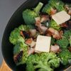 サザエとブロッコリーのバター醤油蒸しの工程1
