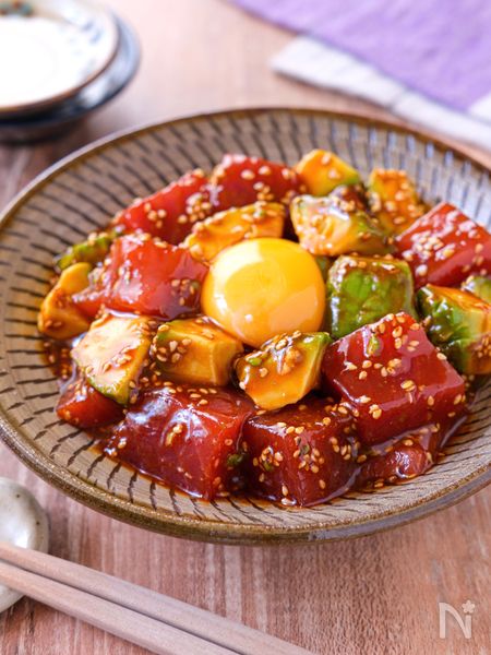 マグロとアボカドのやみつきユッケ