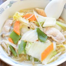 本鶏だしの【旨みたっぷり野菜ラーメン】具沢山でコク旨!