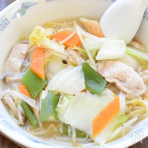 本鶏だしの【旨みたっぷり野菜ラーメン】具沢山でコク旨!