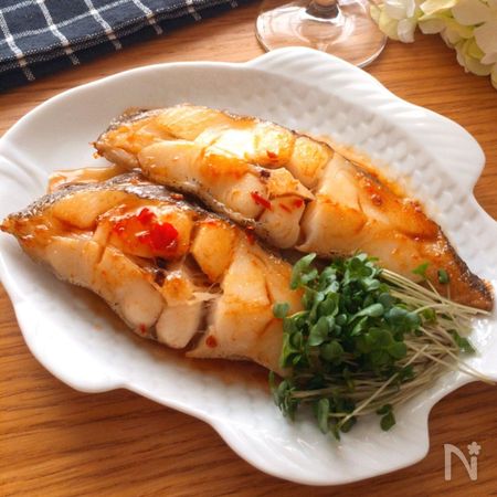 5分で完成‼️お酒に合う♡白身魚のピリ辛焼き