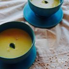 ミキサーいらずの、とうもろこしの冷製スープ。
