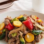 シャキシャキきゅうりが美味しい☆豚肉と夏野菜の彩りいため