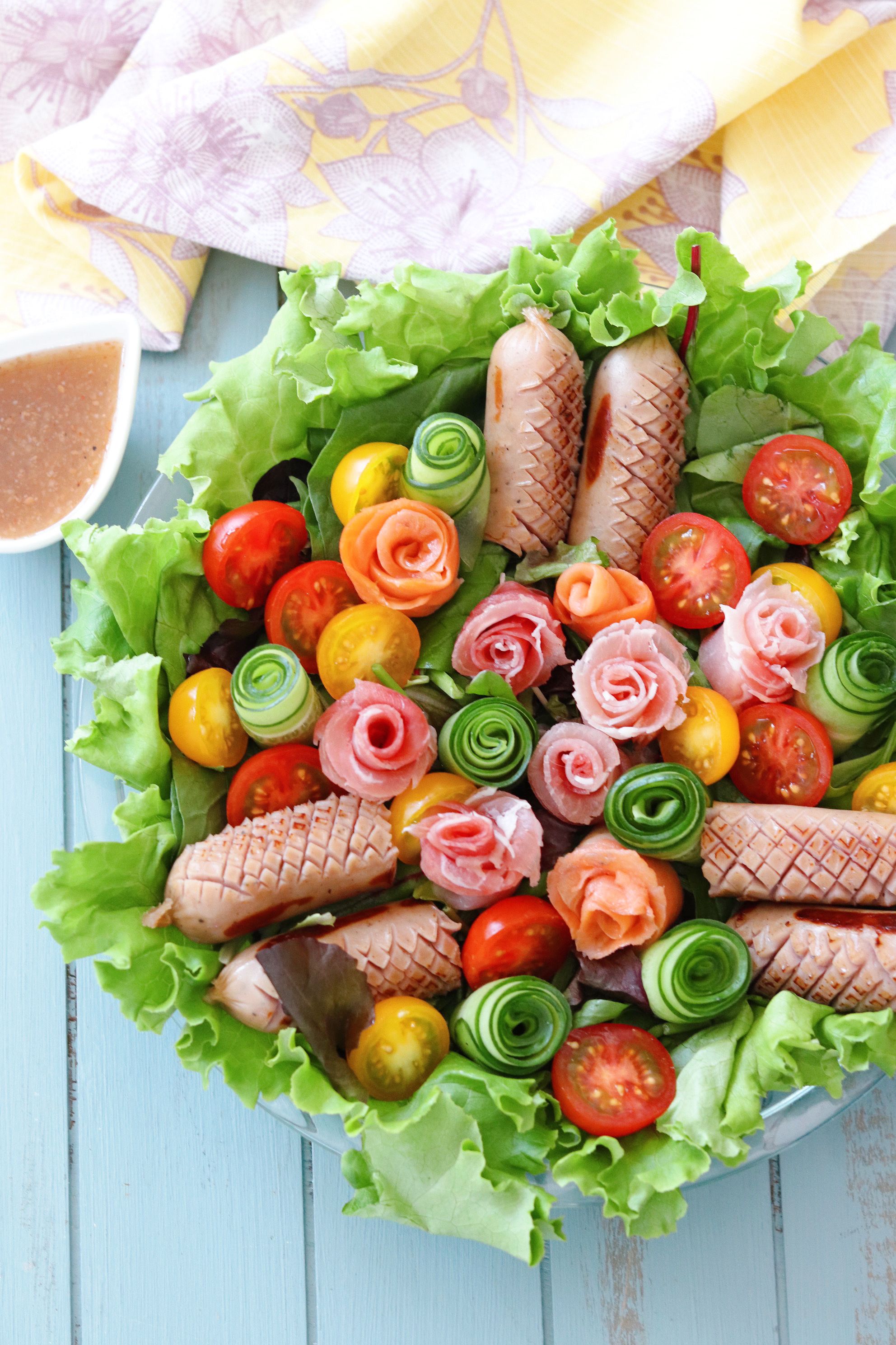 食卓がパッと華やぐ！【ジョンソンヴィルの花束サラダ】 | レシピ