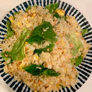 ぐ〜たら子の作ってみた!投稿(鮭レタスチャーハン。)