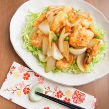 鶏むね肉と新玉ねぎの梅しょうが焼き