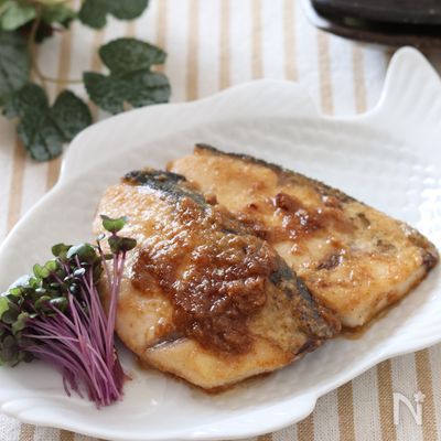 5分でかなり美味しいご飯のおかず♡ぶりのごまマヨポンソテー